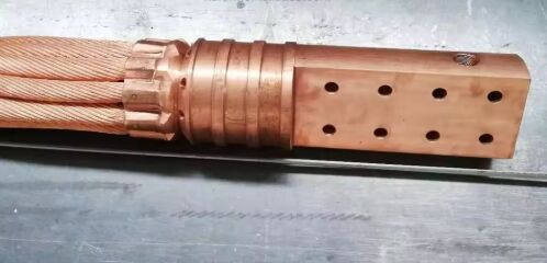 Cavo di alimentazione raffreddato ad acqua di grado industriale per applicazioni in forni ad arco elettrico (EAF) e forni di affinazione a siviera (LRF)