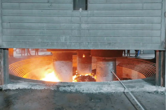 Attrezzatura per forno fusorio di ferrosilicio multi-elettrodo